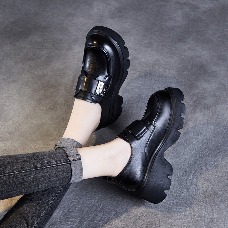 Femme Chunky Platform Slip-On Loafers med dekorativt spænde-detajle Stilla