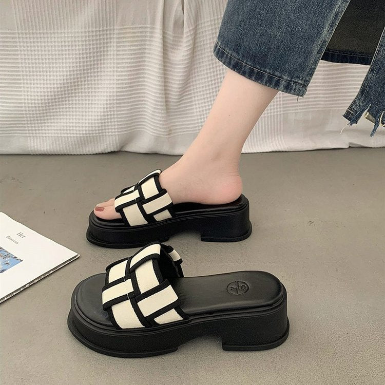 Dame platform sandaler med moderne remdesign og stabil sålekonstruktion Stilla