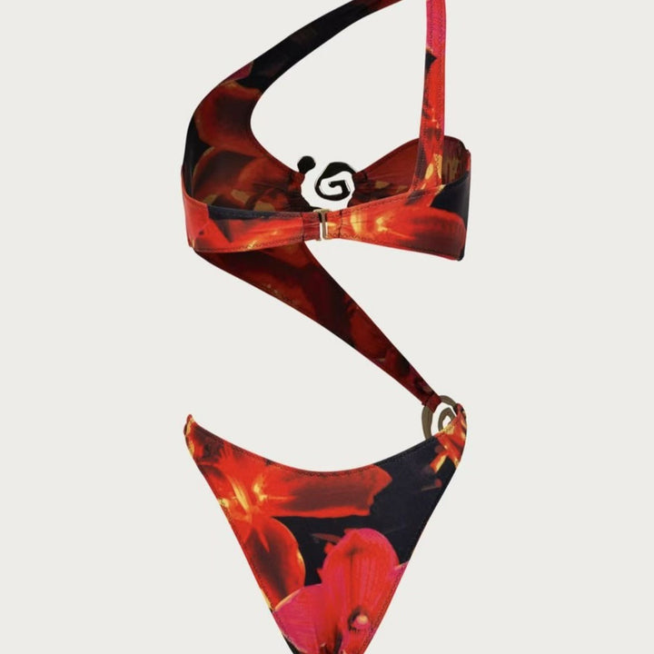 Dame Bikini med asymmetrisk design og elegante accenter Stilla