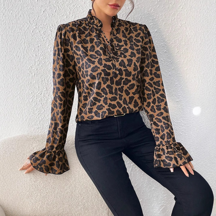 Damebluse med voluminøse ærmer og kreativ leopardmønster Stilla