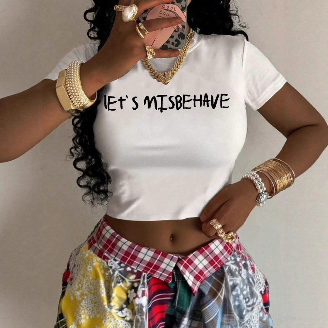 Dame Crop-top med spændende statementtryk og tætsiddende snit Skovae