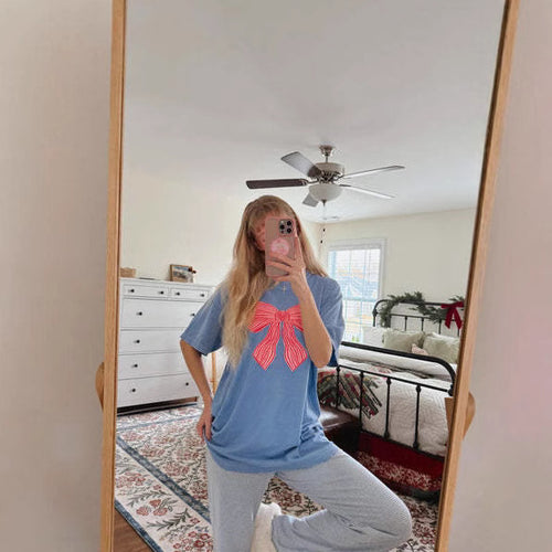 Dame afslappet T-shirt med legende sløjfedesign Skovae