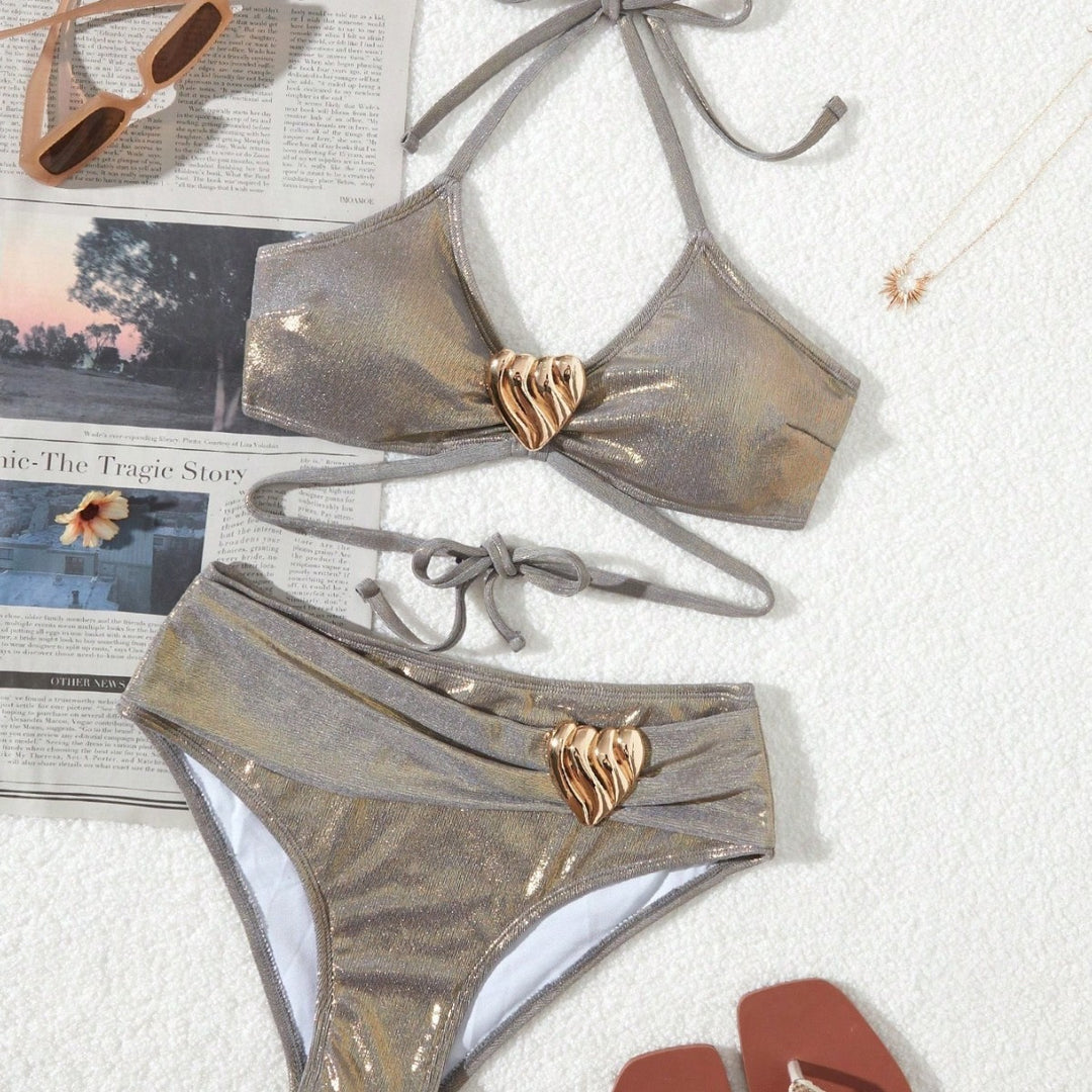 Dame bikini sæt med elegant hjerte detaljer og funklende design Stilla