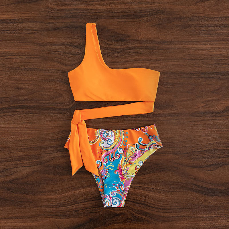 Dame bikini-sæt med asymmetrisk overdel og floral design Stilla