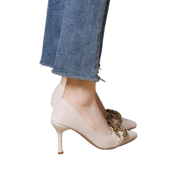 Dame elegante spidse Pumps med kædeaccent Stilla