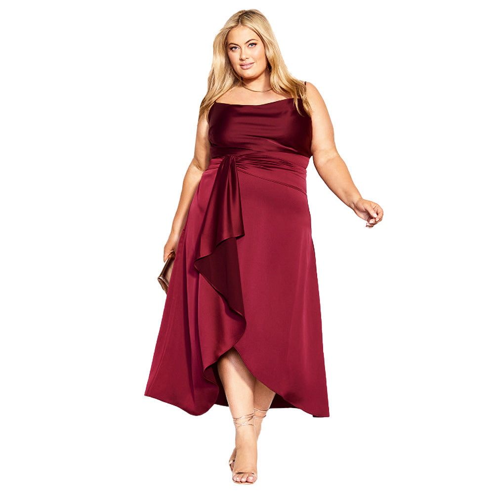 Dame stilfuld asymmetrisk maxikjole med elegant drapering og sidelæg Stilla