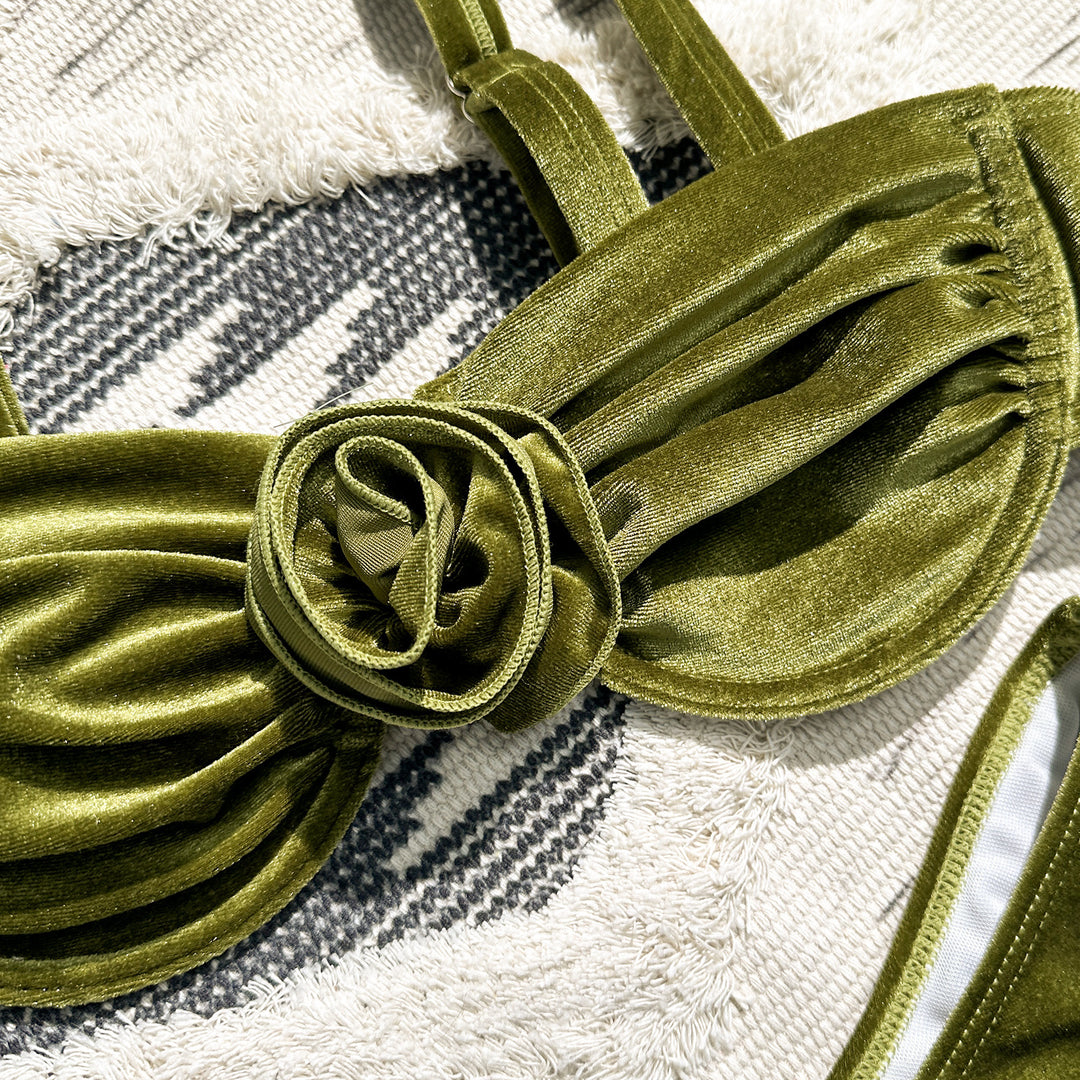 Dame Bandeau-bikini med blomsteraccepter og raffinerede detaljer Stilla