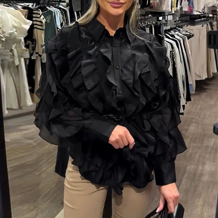 Damebluse med voluminøse flæser Stilla
