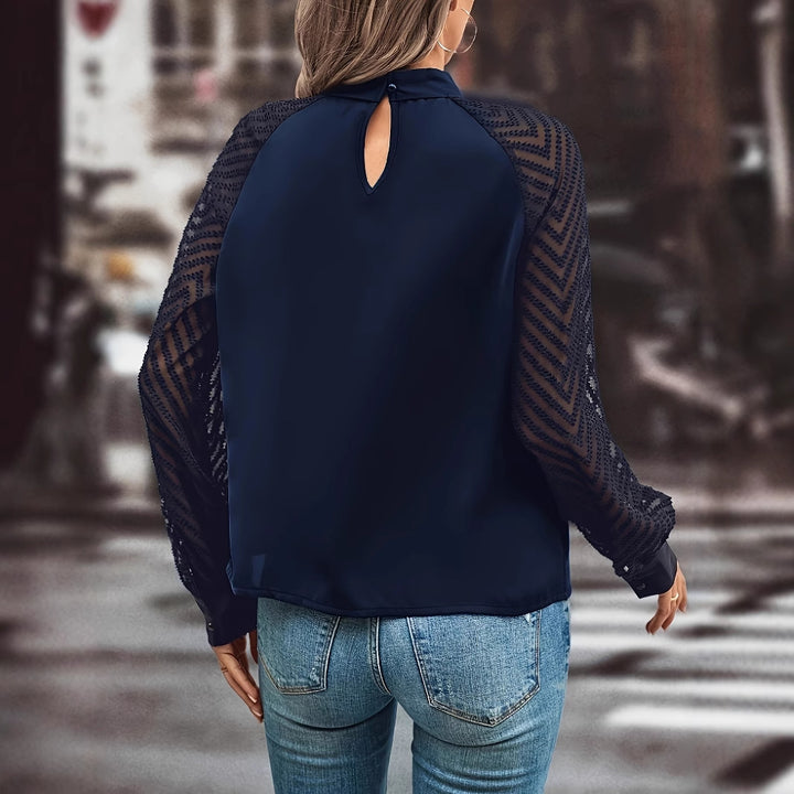 Damebluse med transparente ærmer og raffineret ståkrave Stilla