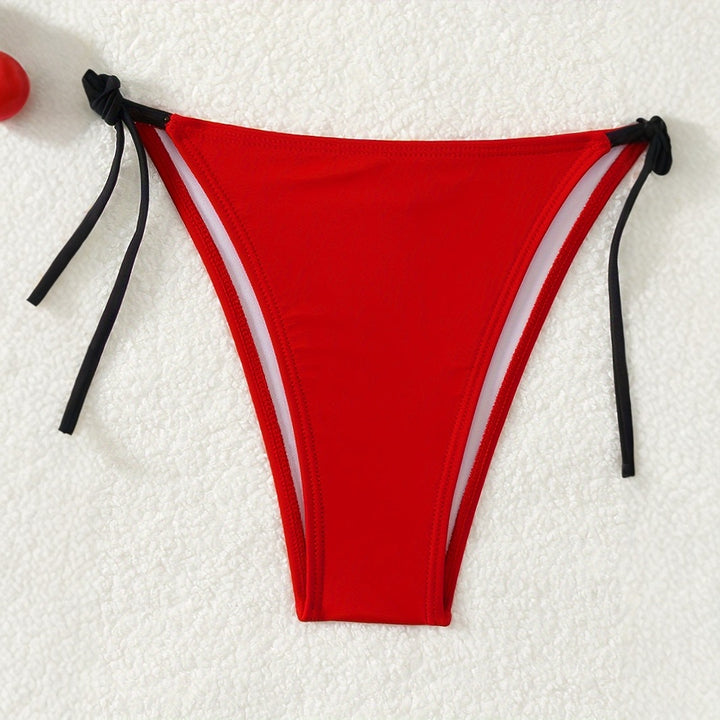 Dame Triangel-Bikini-sæt med kvalitets snøredetaljer og farverige accenter Stilla