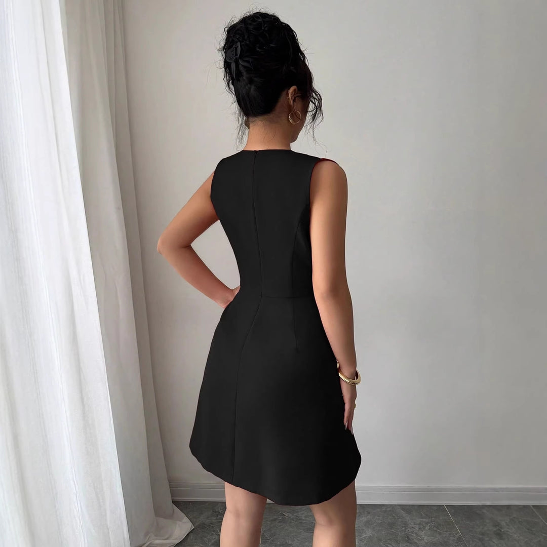 Dame wrap kjole med elegant silhuet og knapdetaljer Skovae