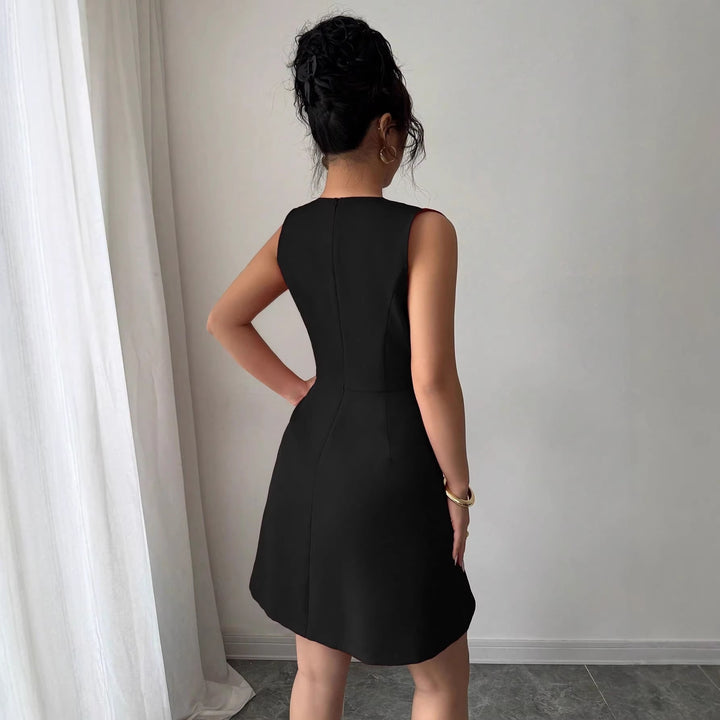 Dame wrap kjole med elegant silhuet og knapdetaljer Skovae