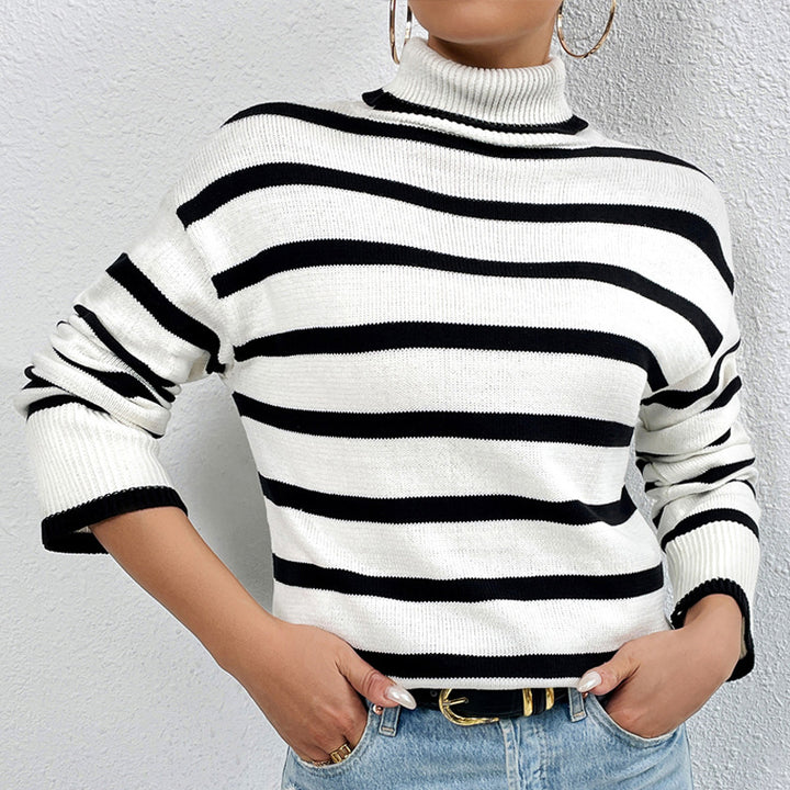 Dame stribet sweater med høj krave og løs pasform Stilla
