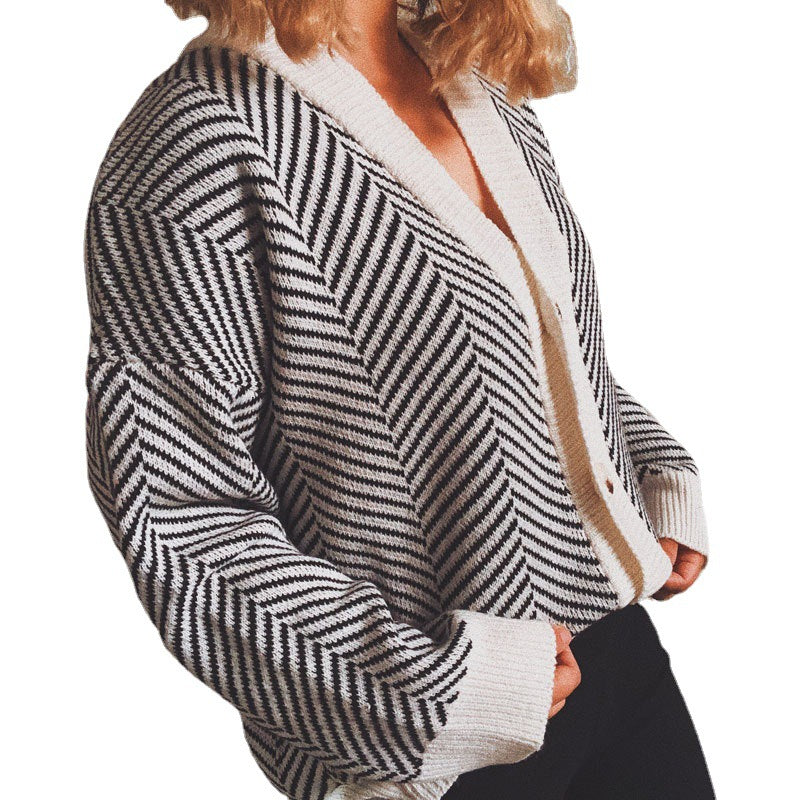 Kvinders cardigan med zigzag mønster og knaplukning Stilla
