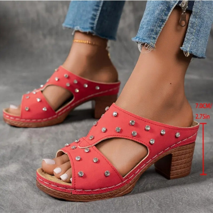 Dame platform-sandaler med modische nitter og komfortabelt fodbeds Stilla