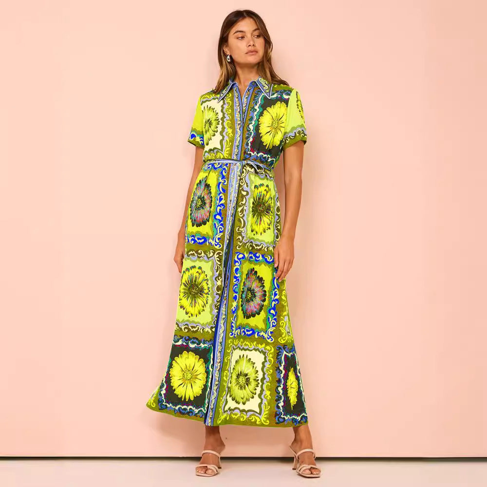 Kvinders maxikjole i blomster patchwork design med skjult knaplukning og taljebælte Stilla