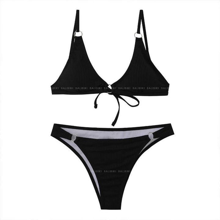 Dame triangel-bikini med elegant guldaccent og struktureret stof Stilla