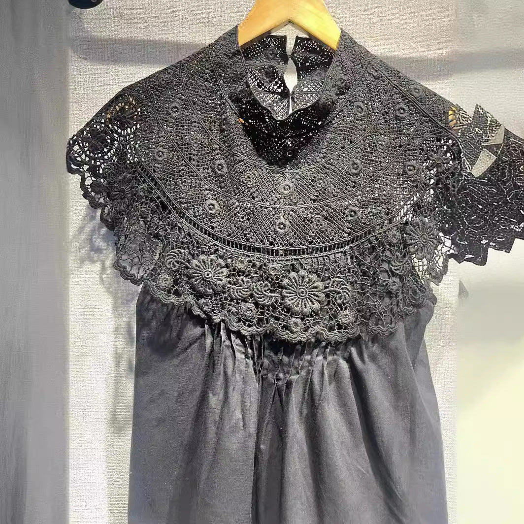 Damebluse med spidse og plissé-detaljer Stilla