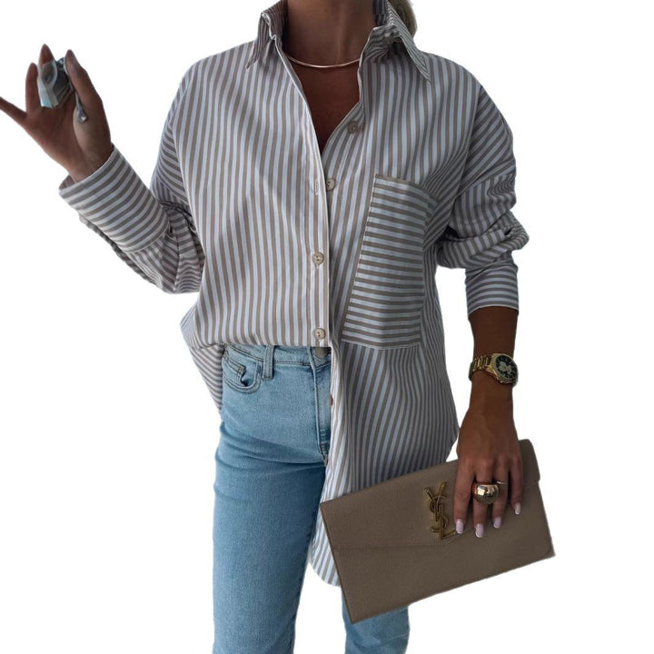 Dame Komfortabel Bluse med fine striber og brystlomme Stilla