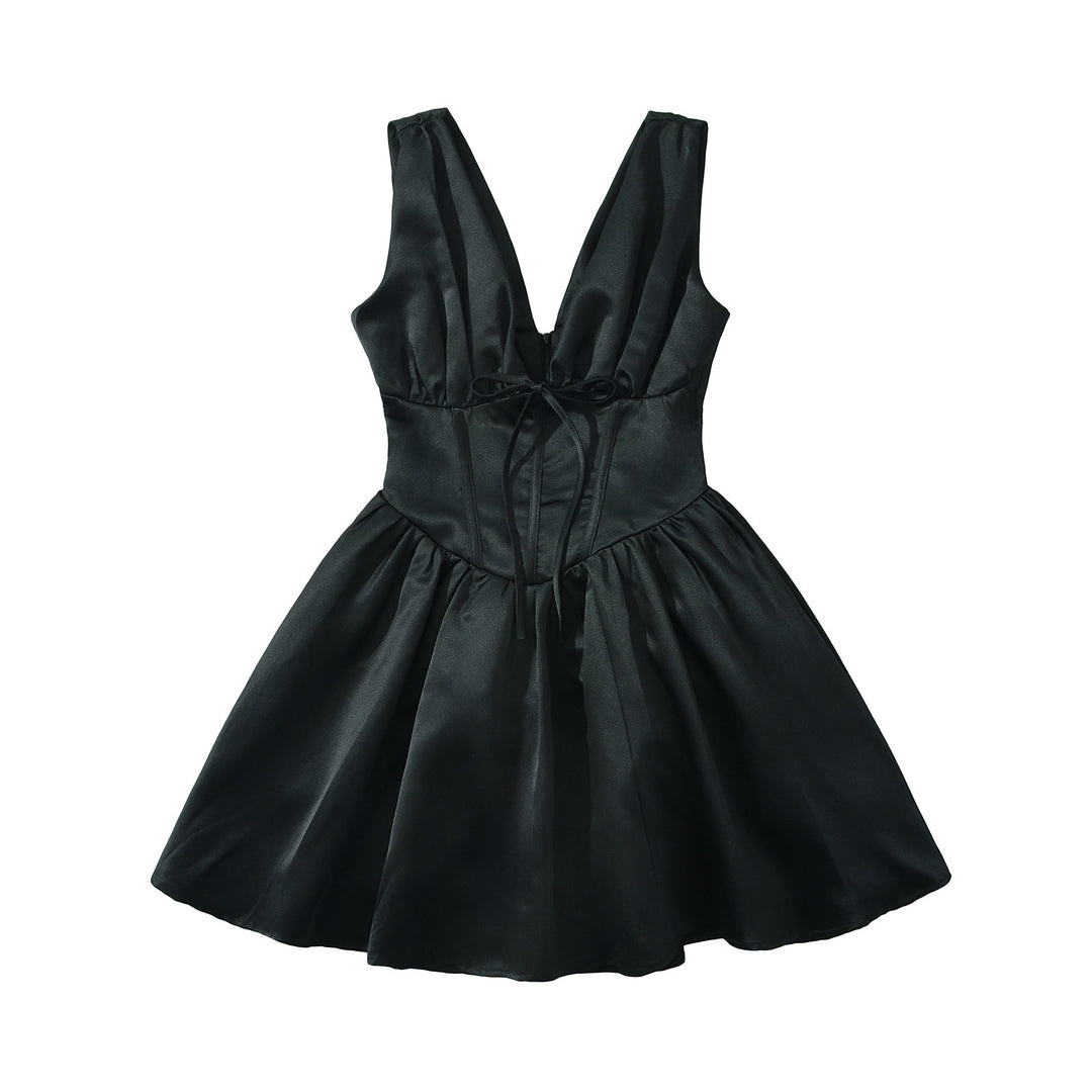 Femme Deep V-udskæring Flared Satin Kjole Stilla