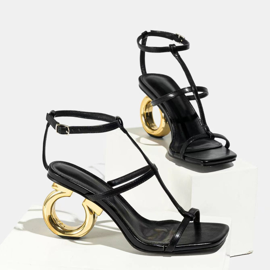 Dame sandaler med modigt ringdetalje og elegant remdesign Stilla