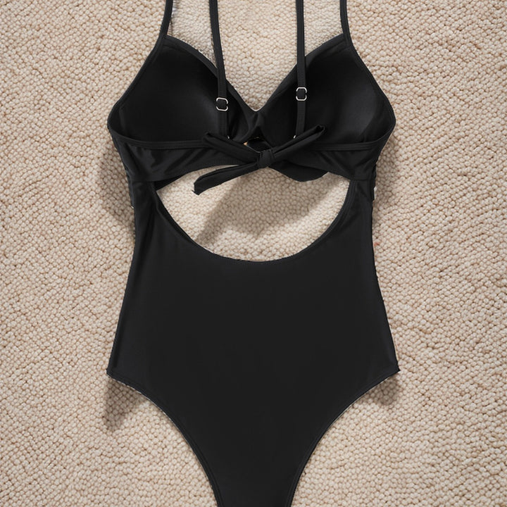 Dame Én-delt Badetøj med elegant Cut-Out-design og feminine Rynkeelementer Stilla