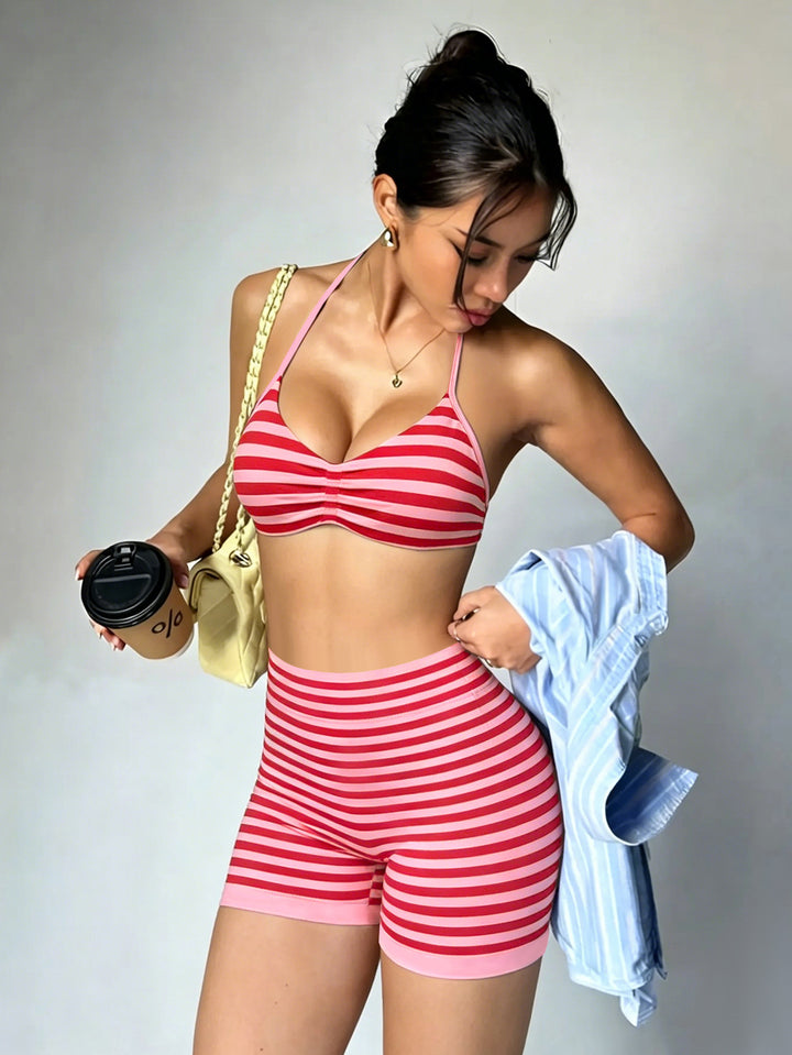 Dame Sporty bikini sæt med højt skårne shorts og flæsedetalje Skovae