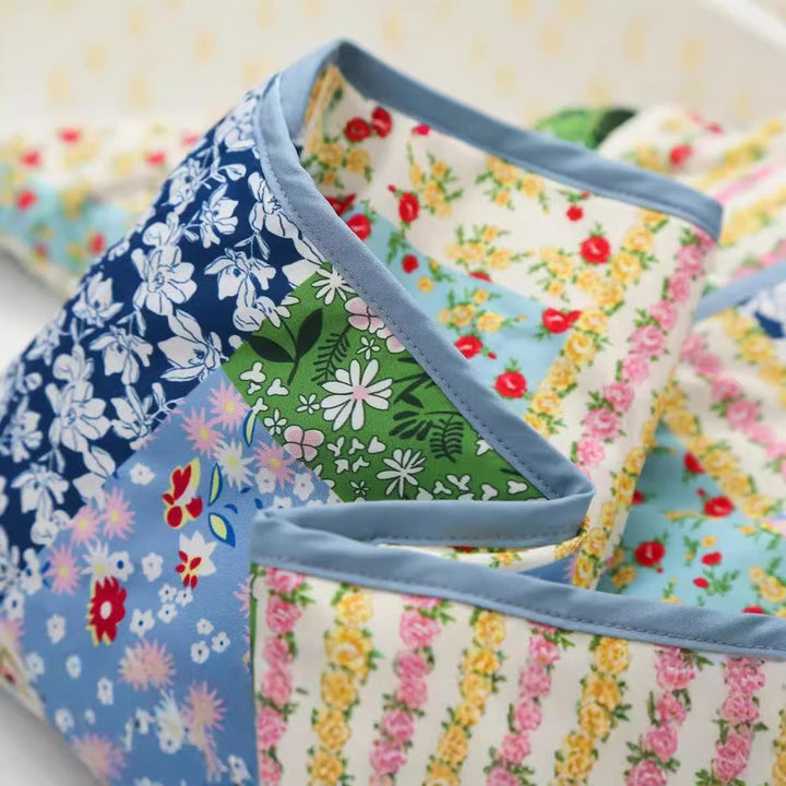 Dame Patchwork-jakke med blomsterprint og praktiske lommer Stilla