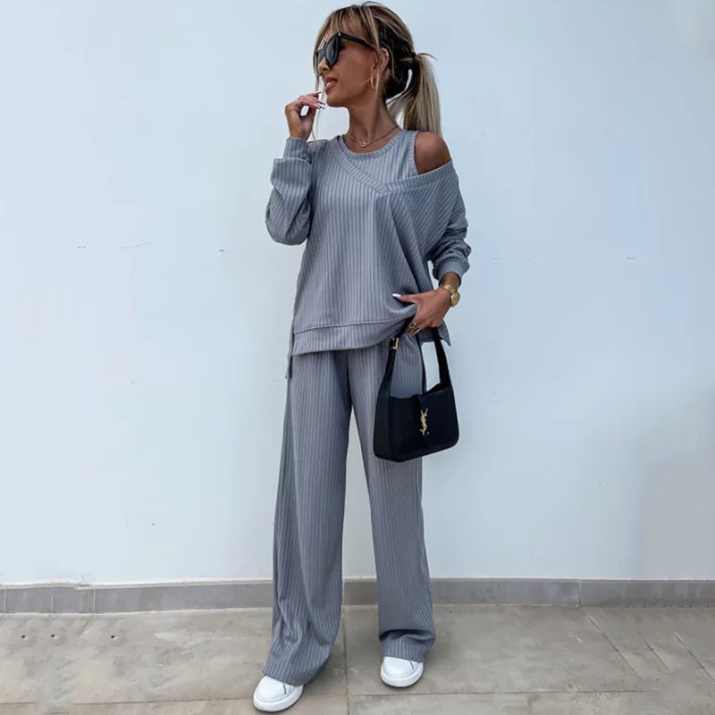 Kvinders afslappede outfit med sideåbninger og bred pasform
