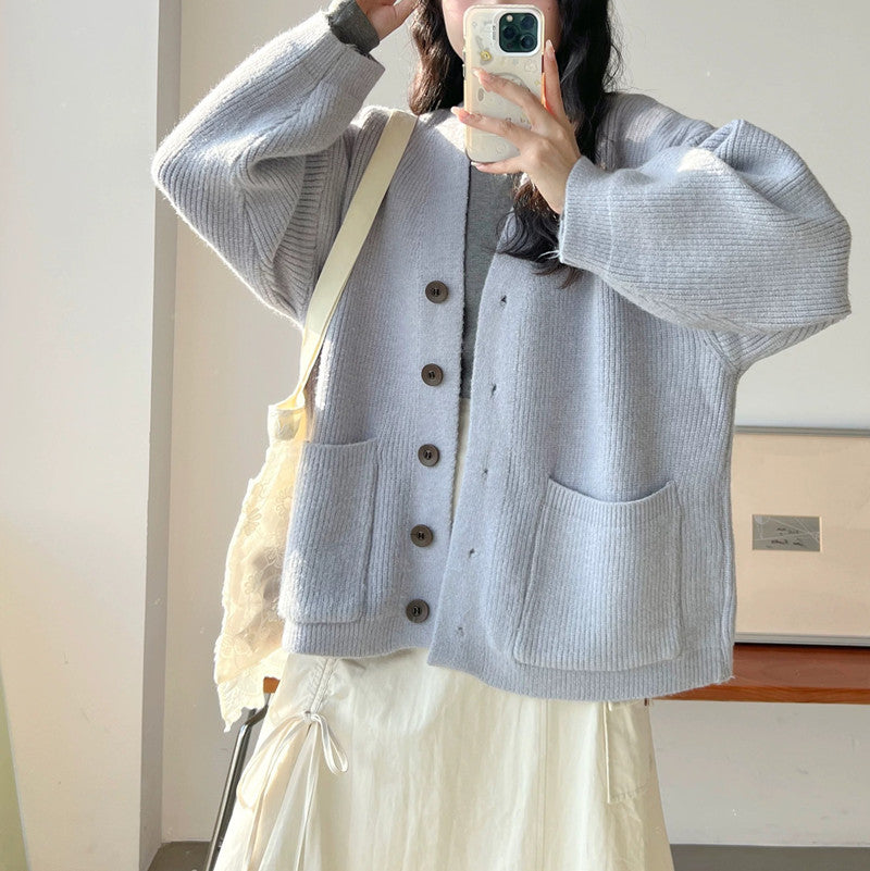 Kvindernes chunky strikket cardigan med elegante knapdetaljer og praktiske lommer Stilla