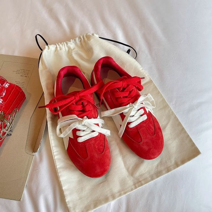 Dame Sporty Suede Sneakers med Polstret Indersål og Slidstærk Sål Stilla