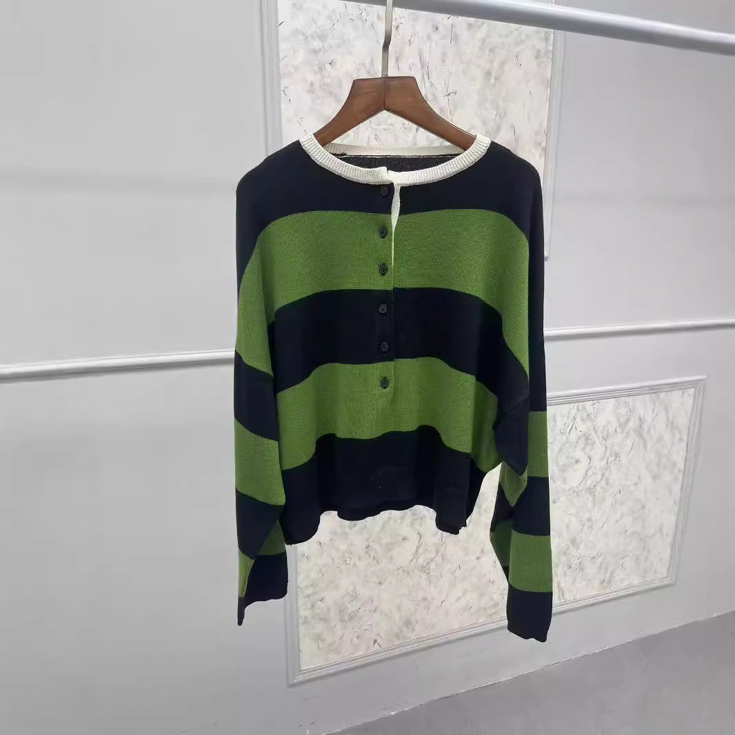 Dame afslappet striktrøje med stribet design og knaplukning Stilla
