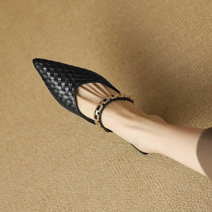 Femme Chic Vævet Slingback Flade med Kædedetalje Stilla