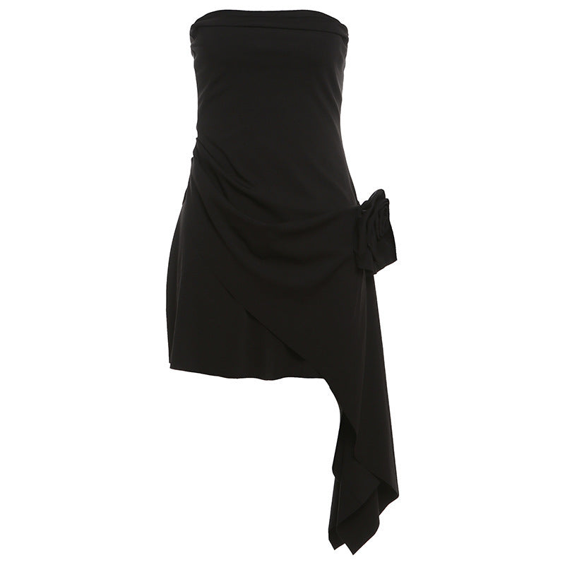 Femme Elegante Strapless Mini-Kjole med Floral-Detail Stilla