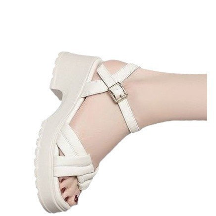 Dame Plateau-sandaler med justerbart remdesign og elegant spændeapplikation Stilla