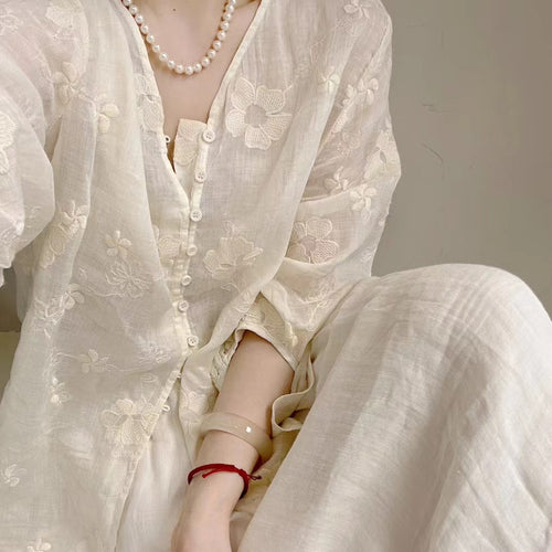 Femme Broderi Flydende Knapliste Bluse Stilla