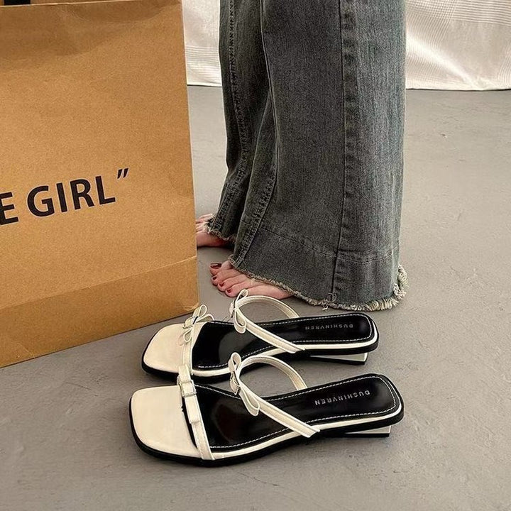 Dame Elegante Sandaler med moderigtigt Stropdesign og glitrende Akcent Stilla