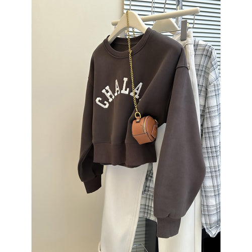 Femme Kort French Terry Sweatshirt med Statement-tryk Stilla