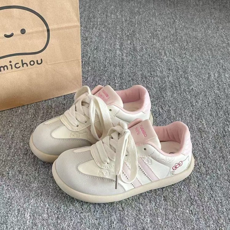 Dame Sneakers i moderne design med åndbart mesh-overflade og behagelig sål Stilla