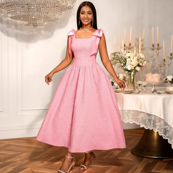 Damer Elegant aftenkjole med glitrende detaljer og legende flæseærmer Skovae
