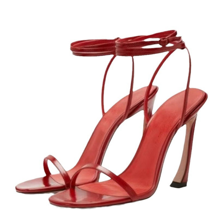 Dame High-Stiletto Riemchensandaler med arkitektonisk design Stilla