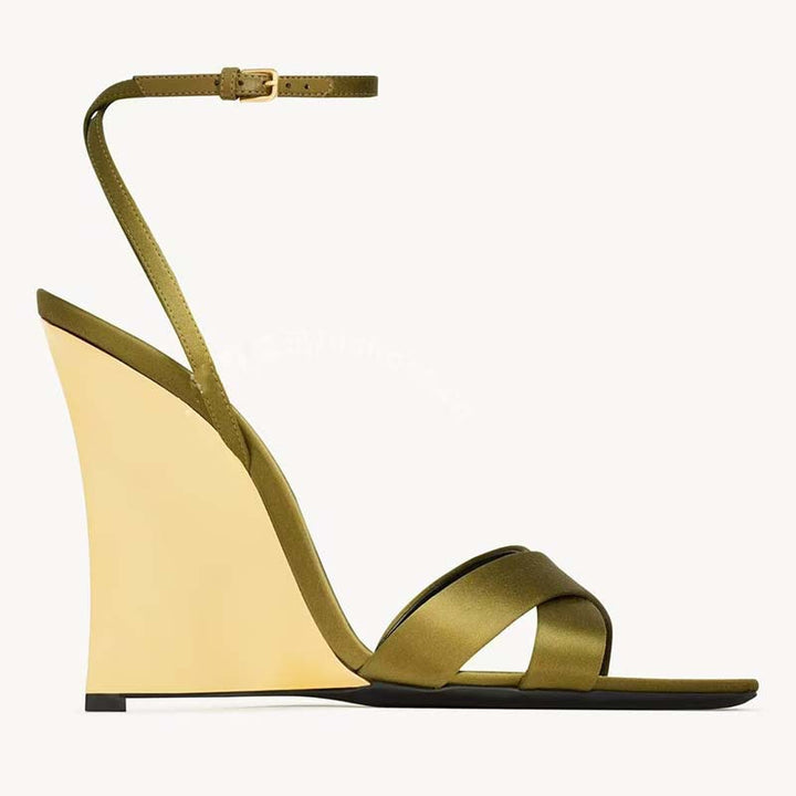 Femme High-Wedge Slide Sandaler med elegant ankelrem Stilla