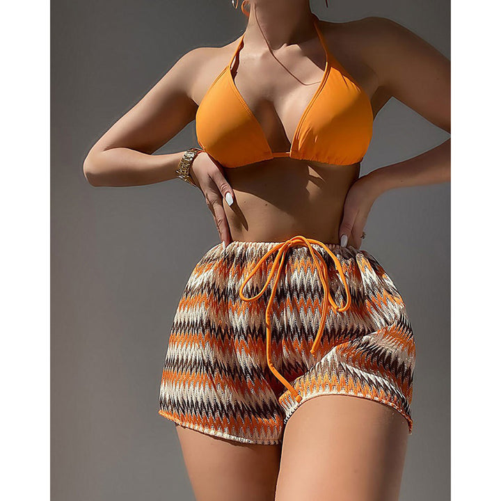 Dame Bikini-sæt med modig trekantstop og afslappede shorts Stilla