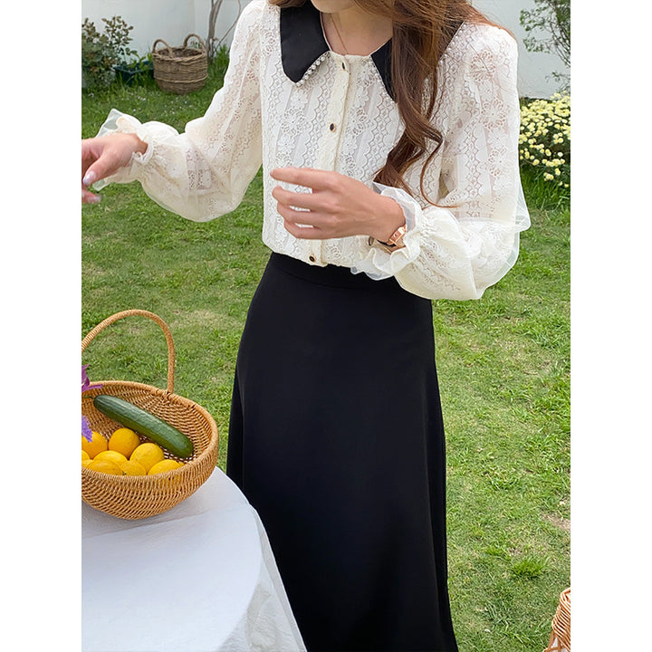 Kvinder elegant bluse med blondekrave og dekorative knapdetaljer Stilla