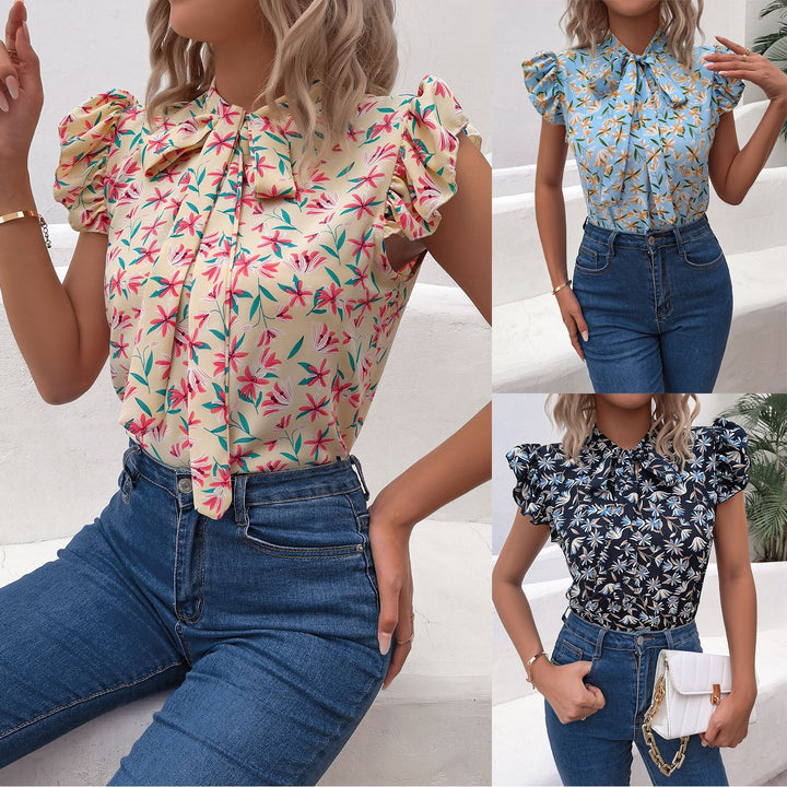 Damebluse med blomstret design og sløjfe-krave Stilla