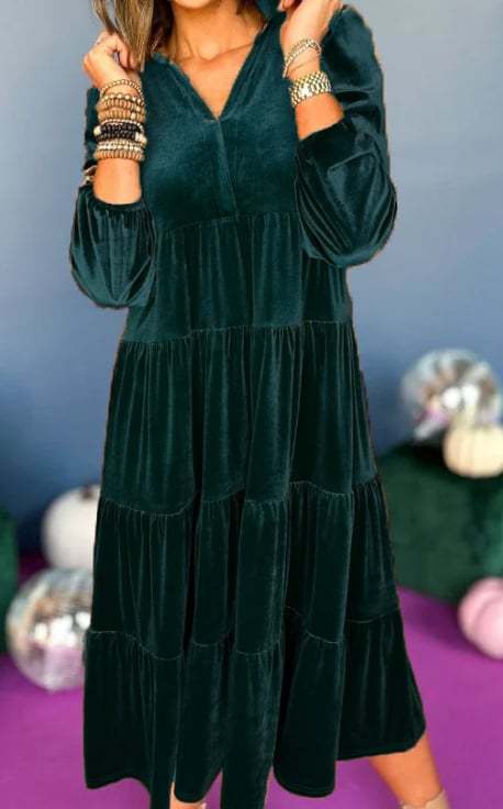 Dame elegant samtdress med svajende flæser og V-udskæring Stilla