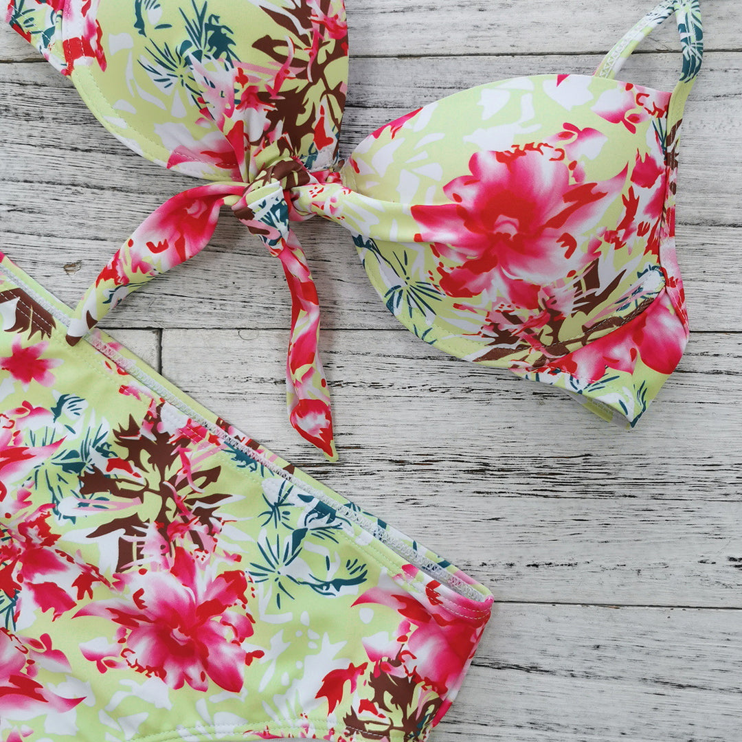 Dame bikini-sæt med blomstret snorebånd og højt taljebånd Stilla