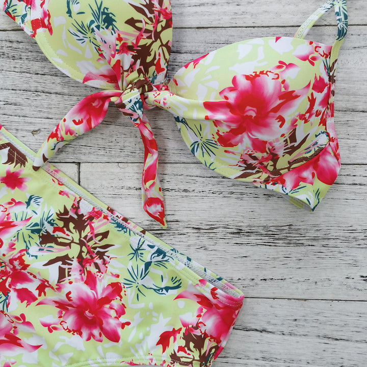 Dame bikini-sæt med blomstret snorebånd og højt taljebånd Stilla