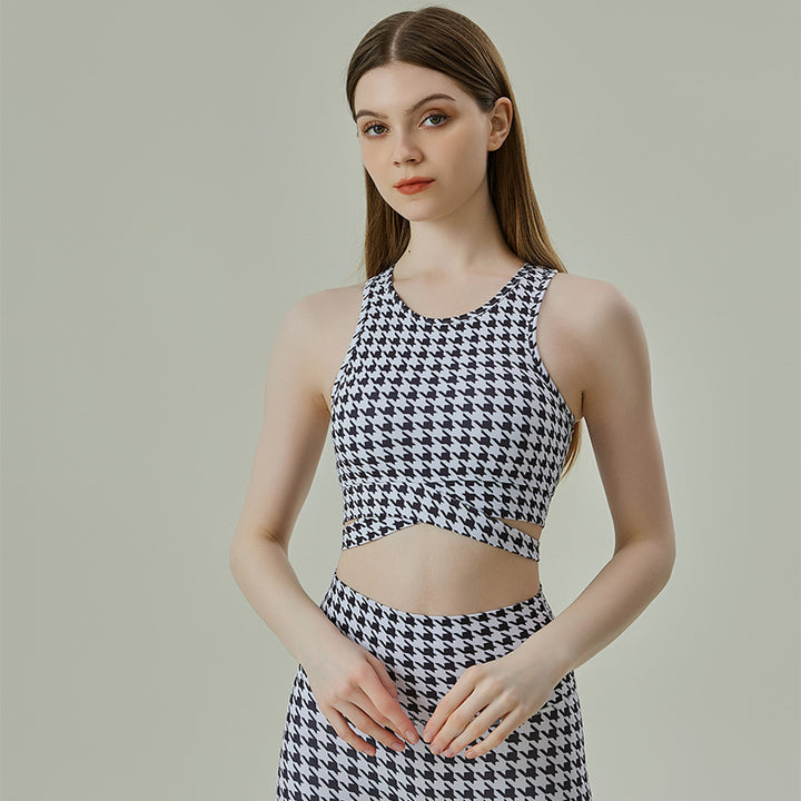 Dame Sport-Top med stilfuldt Cut-Out-design og unikt houndstooth-mønster Stilla