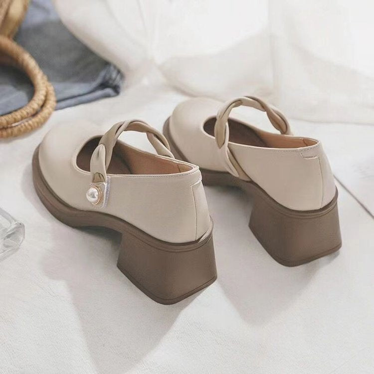 Dame elegante Pumps med moderigtige rem og behagelig blokhæl Stilla